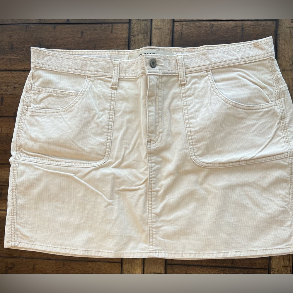 Gap Corduroy mini skirt in beige, size 20